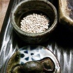 九つ井 - 薬味の胡麻。