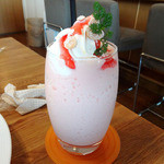 マグズカフェ - 3月限定ももといちごのミルクスムージー