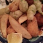 トラットリア ラ ブリアンツァ - あげもの系。この丸いのが中にオリーブ入っていて、いただきだすと止まらない。。。