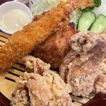 登利平 高崎モントレー店 - ミックスフライランチ(エビフライ1本、からあげ２個、チキンカツ1枚)
