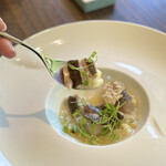 アコルドゥ - 魚料理『蒸した魚初夏のアロスとその先の香り』