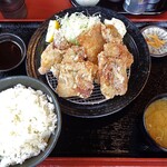 中華食堂 よしだ屋 - 唐揚げ定食スペシャル