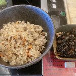 麺や ゆた花 - 鴨ごはん　150円なのに大盛のひじきも付いています