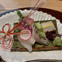 個室会席 北大路 京橋茶寮 東京駅店 - 〈お造り〉　本日入荷の鮮魚盛り合わせ