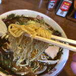 一徹 - 札幌王道な縮れ麺、美味いっす。