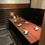 Hakata Kushiyaki Yasaimaki Namai Ki - 広々とした6人掛けの個室席