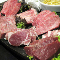 大井町銭場精肉店 - ランプ、サーロイン、とも三角、豚ロース、かいのみ、肩ロース、
                豚ヒレ、牛ハツの盛り合わせ