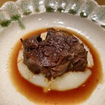 谷や 和 - 和牛のすね肉 八丁味噌と黒砂糖で炊いて、じゃがいもの餡