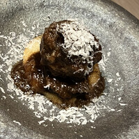 八重洲 steak & seafood 鉄板焼き 一心 - 下が頰肉。マウンティングしているのがハンバーグ。まるで肉団子です