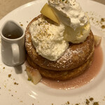 カフェ＆ブックス ビブリオテーク - 白桃とフロマージュブランのパンケーキ
