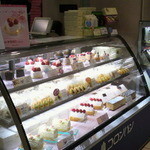 コロンバン - ショーケース