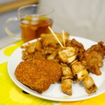 Hamakei - 宮崎トマトのバターチキンカレーコロッケ (1個￥78)、鶏とごぼうの唐揚 (100g￥255)、若鶏むね唐揚 (100g￥148)、ねぎま串 (1串￥115)