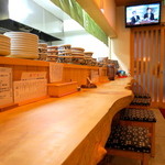 手打うどん かとう - 風格のあるカウンター席