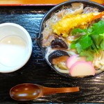 手打うどん かとう - 鍋焼きうどん