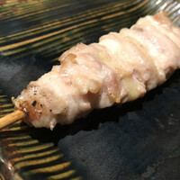 鳥恵 上野広小路店 - ・せせり
                    (よく動く首の周りの部位なだけあって筋肉質、食感もたのしい…かつ脂の旨味を味わえる)