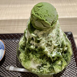 APPLA TAKAISHI FOOD HALL - 高石本社のつぼ市製茶舗の抹茶アイスのかき氷。堺市のカフェはいつもお客さんでいっぱいですが、ここならゆっくり味わえます。