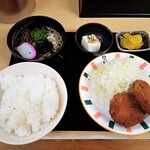 Nakayoshi - コロッケ定食　味噌汁を冷しミニそばに変更