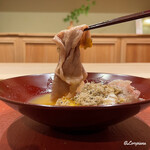 御料理 寺沢 - 卵黄を絡めいただきます