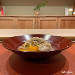 御料理 寺沢 - 卵黄を絡めいただきます