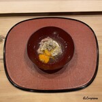 御料理 寺沢 - 卵黄を絡めいただきます