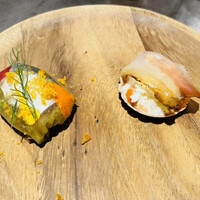 イナカーザ - 前菜:2種のタルト　繊細な作りで複雑な味わい