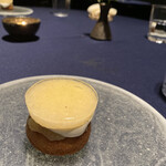 abysse - 白桃　フィナンシェ　マスカルポーネ　バニラのゼリー　黒文字