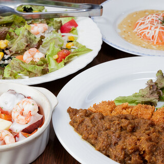 야마토 포크와 천연 대하 등 엄선된 식재료로 만든 일품 요리에 감탄하세요