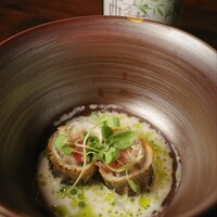表参道 HYENE - 鮎　茗荷　ココナッツ 　シブレットという西洋のネギ 　ココナッツの香りと茗荷の食感の組み合わせが新鮮。香りが強い