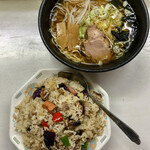 龍王 - ナスバターチャーハン700円と醤油ラーメン380円