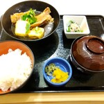 すし屋 銀蔵 - 煮魚定食　880円