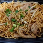 タイ料理 クルア チャオ プラ ヤー - 鶏肉焼きそば