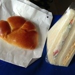 赤丸ベーカリー - クリームパンとサンドイッチ