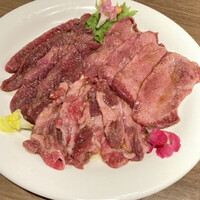 焼肉あきら 本郷本店 - 黒タン盛合せ-タン先・タン元・タンスジ-