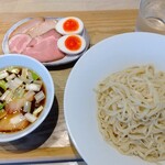 宍道湖しじみ中華蕎麦 琥珀 - 宍道湖しじみつけ蕎麦 1,200円、特製トッピング 400円、大盛 150円 ♪