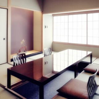 The sunken kotatsu-style tatami room and private table room are perfect for your special day.
