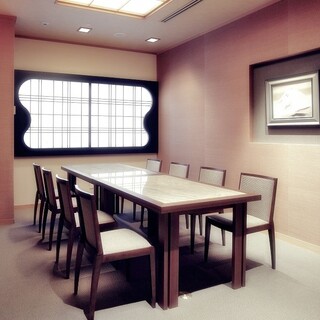 ご接待やご慶弔に
                                          (土日祝日昼、夜・平日夜はお一人様￥9,900のコースより）