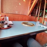 焼肉ダイニングりんご苑 - 料理写真:こちらがテーブル席でございます。