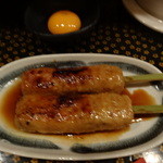 Izakaya Kagura - 軟骨つくね串焼き（玉子付き２本、３２０円）