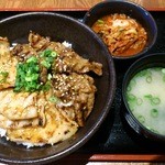 北海道マルハ酒場 - 合盛カルビ丼一式\650