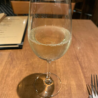 マヌエル タスカ ド ターリョ 丸の内店 - 緑のワイン（実はこれが目当て）