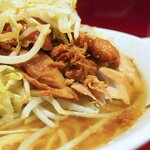 ラーメン二郎 - 豚の厚み