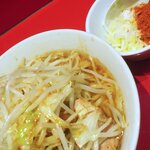 ラーメン二郎 - ラーメン半分＋ニンニク多め＋白ネギ