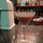 スモーレスト・バー  - テキーラとベリーソース・ミルクのカクテル。名前はまだ無い