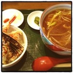五合庵 - カレー南蛮そばとミニ天丼☆


んー(._.)