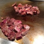 神戸 菊水 北野坂本店 - お肉は角を選ぶと、こんなに肉厚！