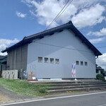HENRY - 店の奥に 駐車場が あります