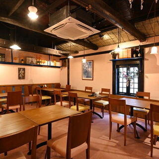 《2nd floor》 [Private table room (up to 20 people)] Can be used as table seating for 4, 8, or 12 people