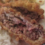 小さな街の食堂 cafe MISTY - お肉が詰まっていて熱々ジューシー