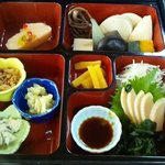 筍のお刺身、筍のお煮しめ、筍の木の芽あえ、筍の白あえ、筍のきんぴら
          、筍しんじょう
          