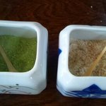 合馬茶屋 - 塩は２種類あります～お抹茶塩で天ぷらはいただきました♪